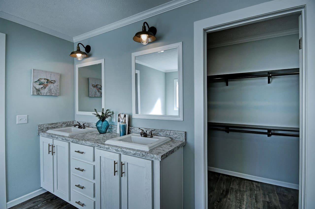 Sardis bathroom home features