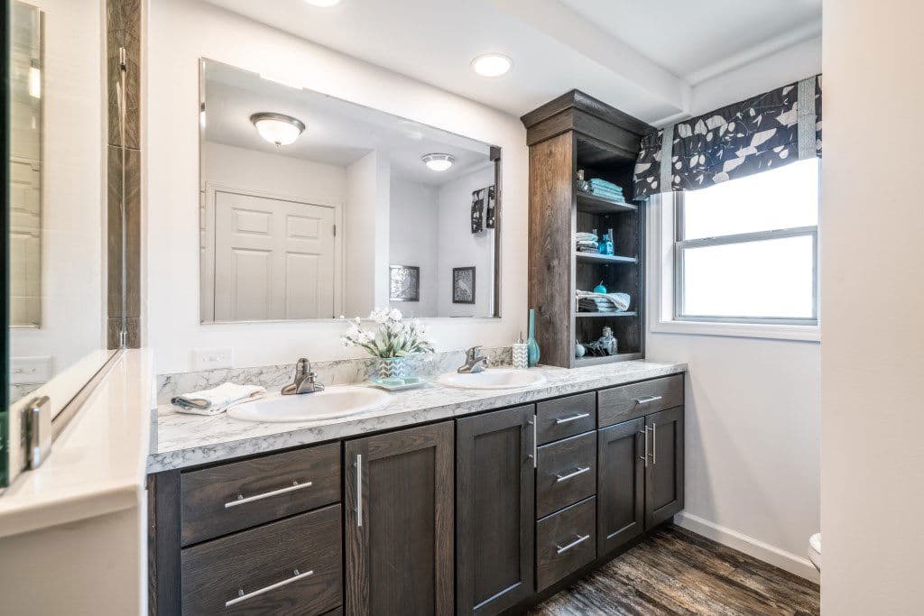 Le fantastique ranch 2p2603-r bathroom home features