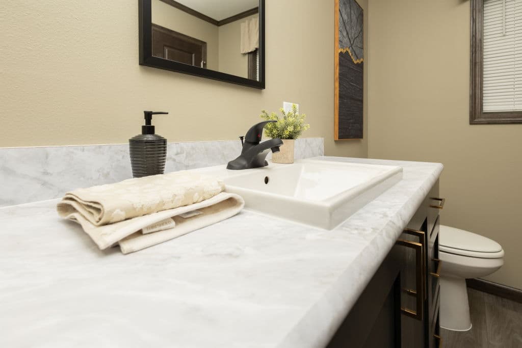 1w1048-v bathroom home features