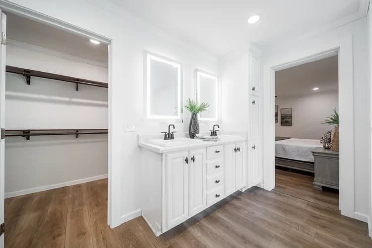 Sky harbor 2.0 bathroom home features