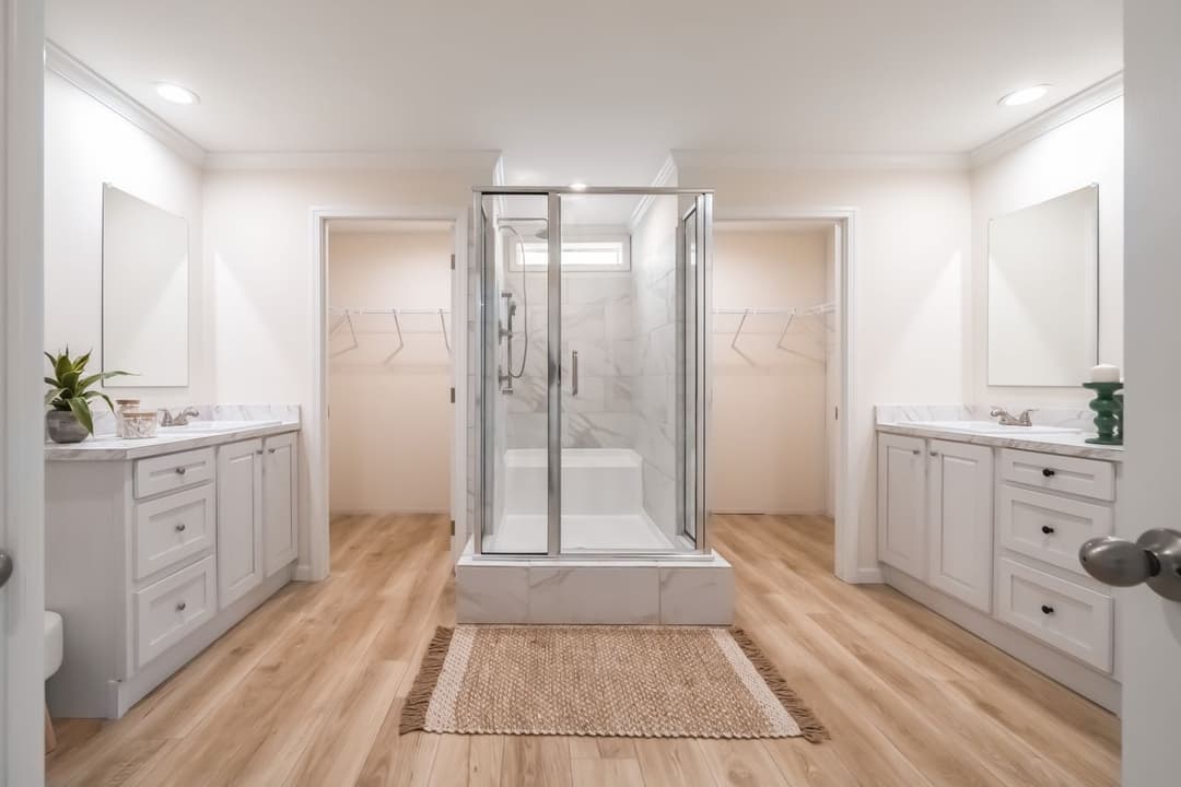 Uwharrie bathroom home features