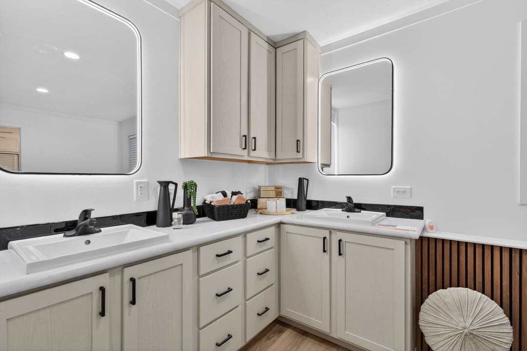 Aura 28644n bathroom home features