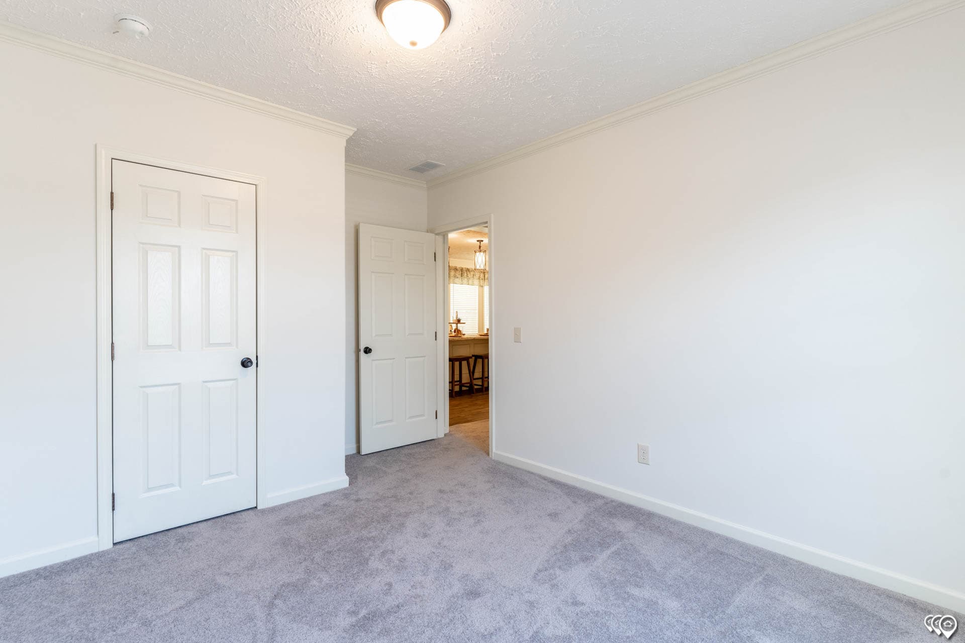 Aimon b bedroom home features