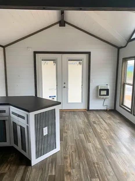 Evergreen cottage | 4b 105 interior home features