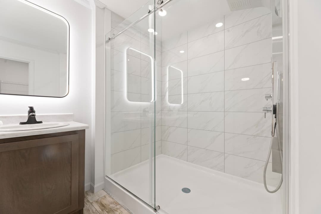 Ives 24033 bathroom home features