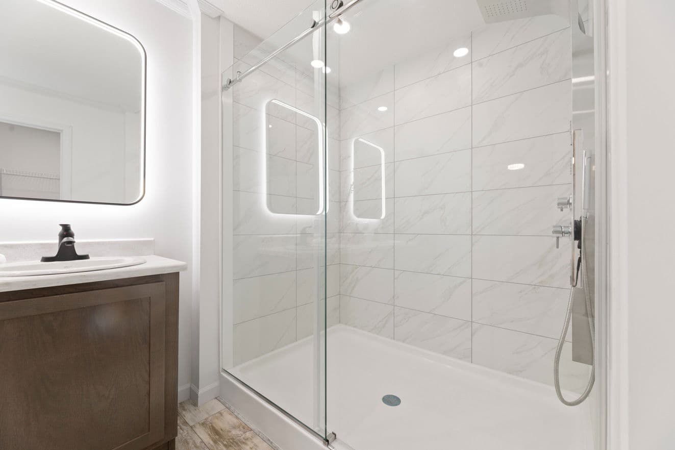 Ives 24033 bathroom home features