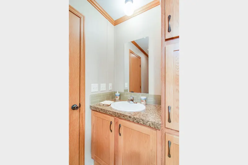 Arlington 2214 bathroom home features