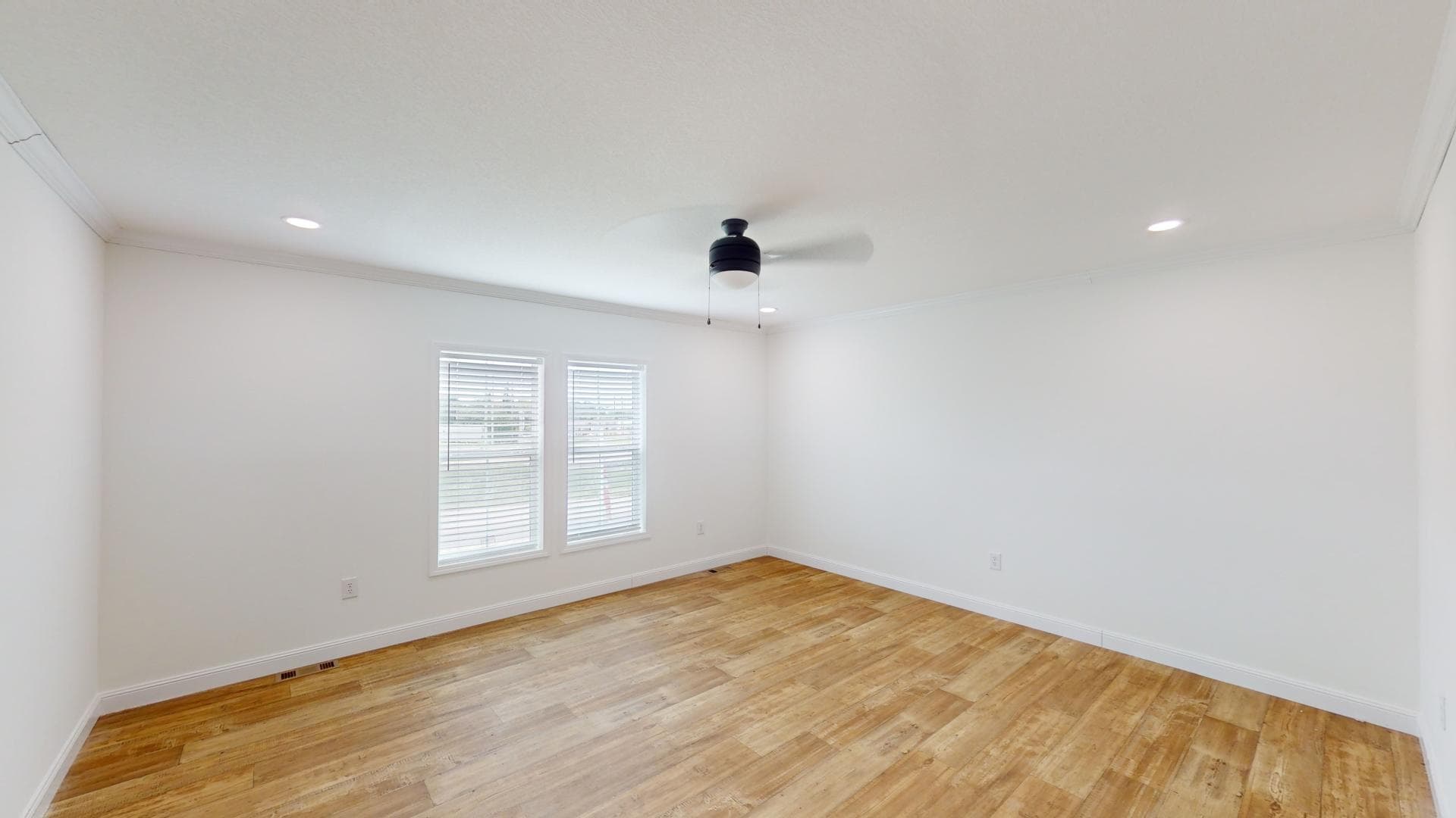 Pri3284-2010 bedroom home features