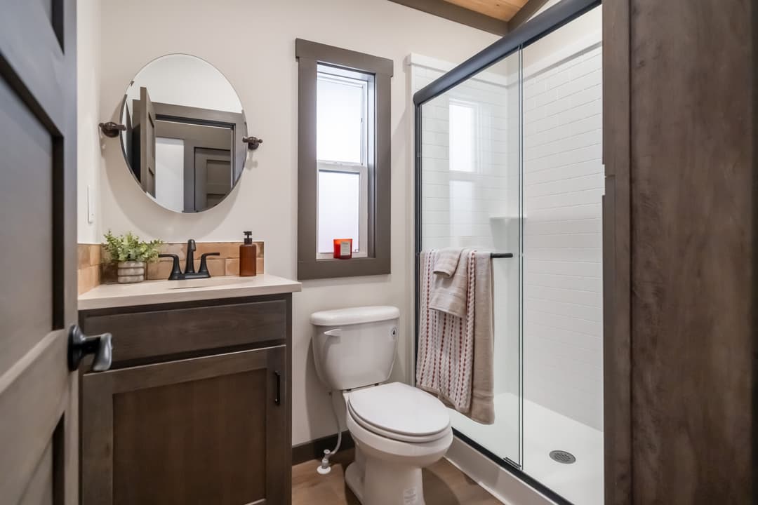Skyway bathroom home features