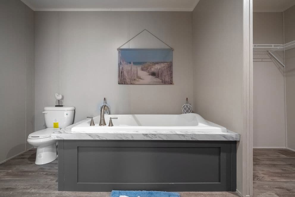 The eagle 60 bathroom home features