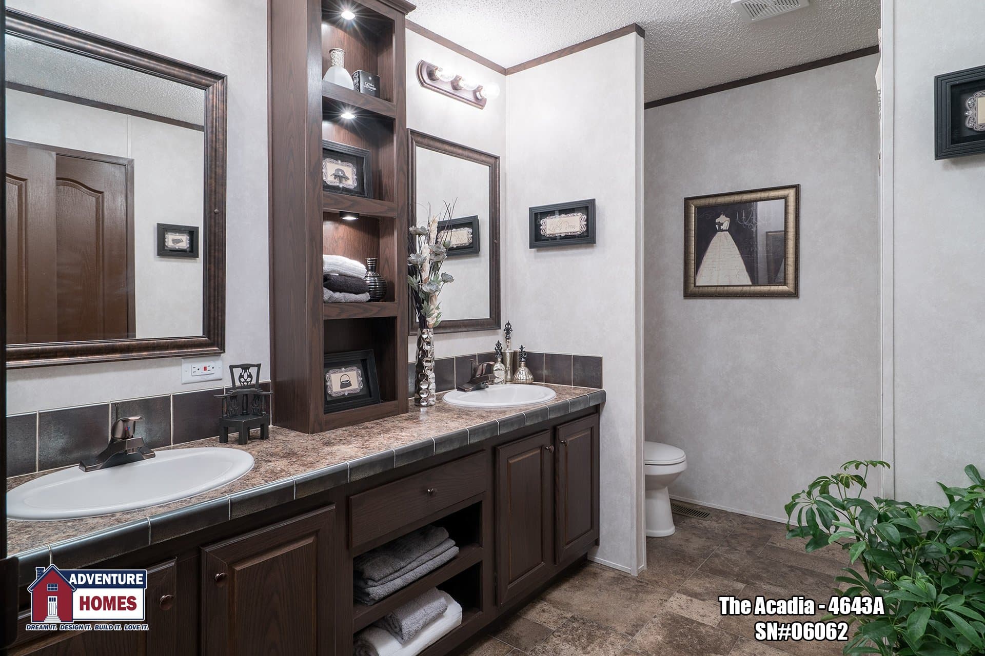 Acadia | 4643a bathroom home features