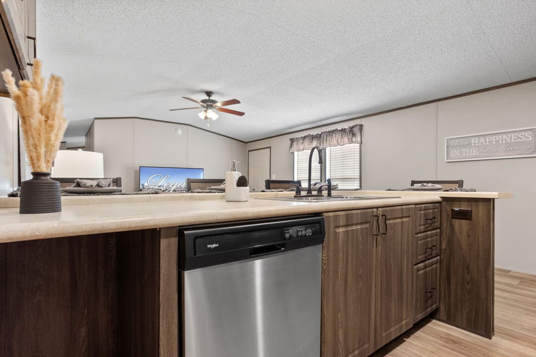 Classic c-1672-32c kitchen home features