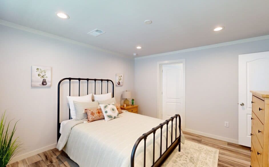 Emerald r48f bedroom home features