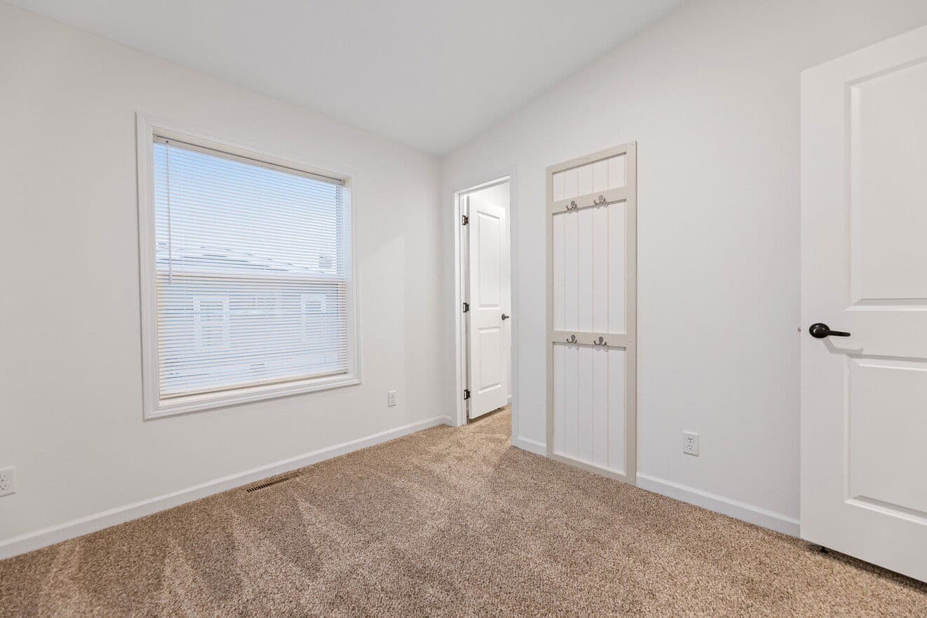 The timberlake with porch 193002 bedroom home features