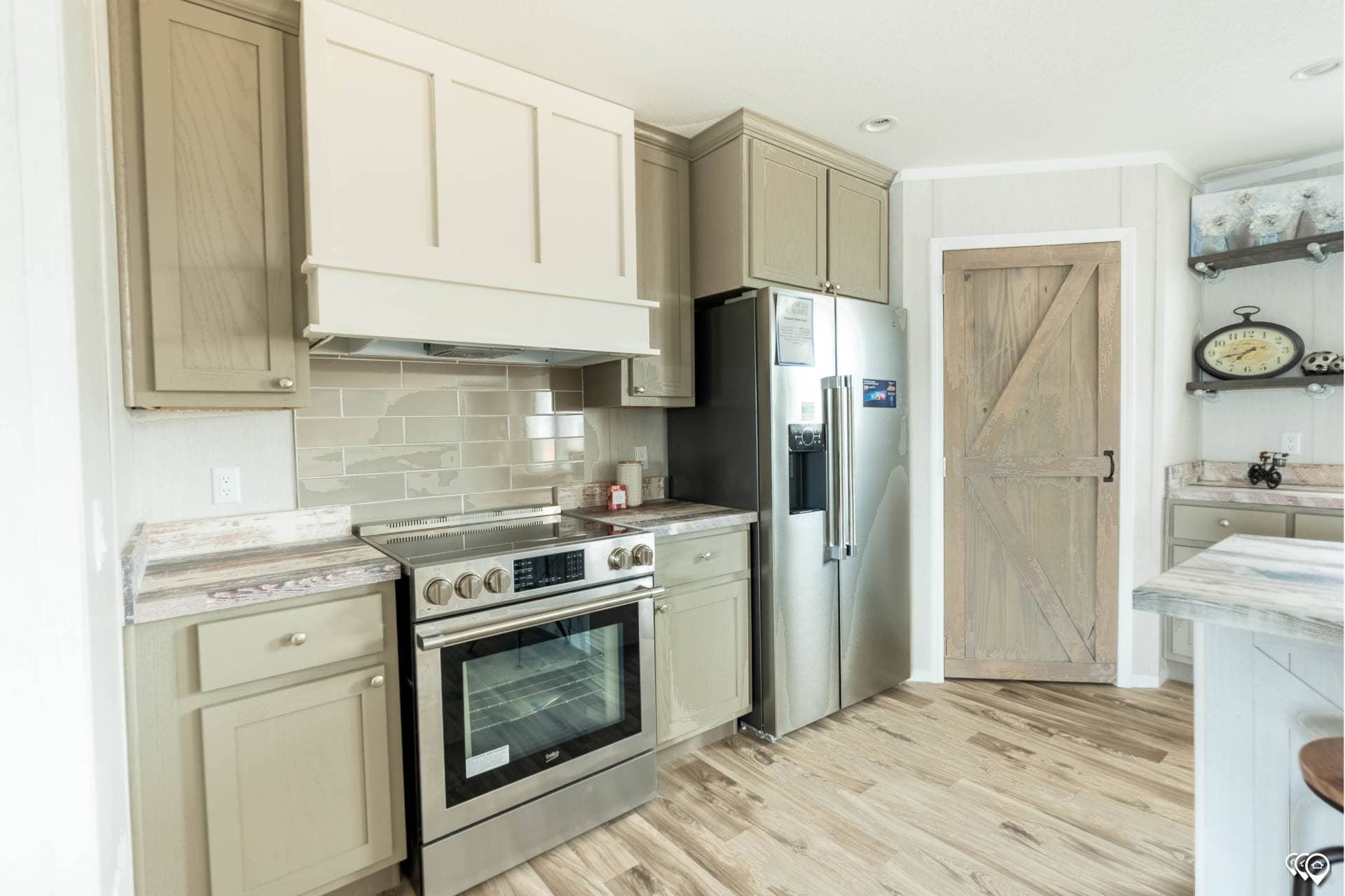 Arc3270-9002 kitchen home features