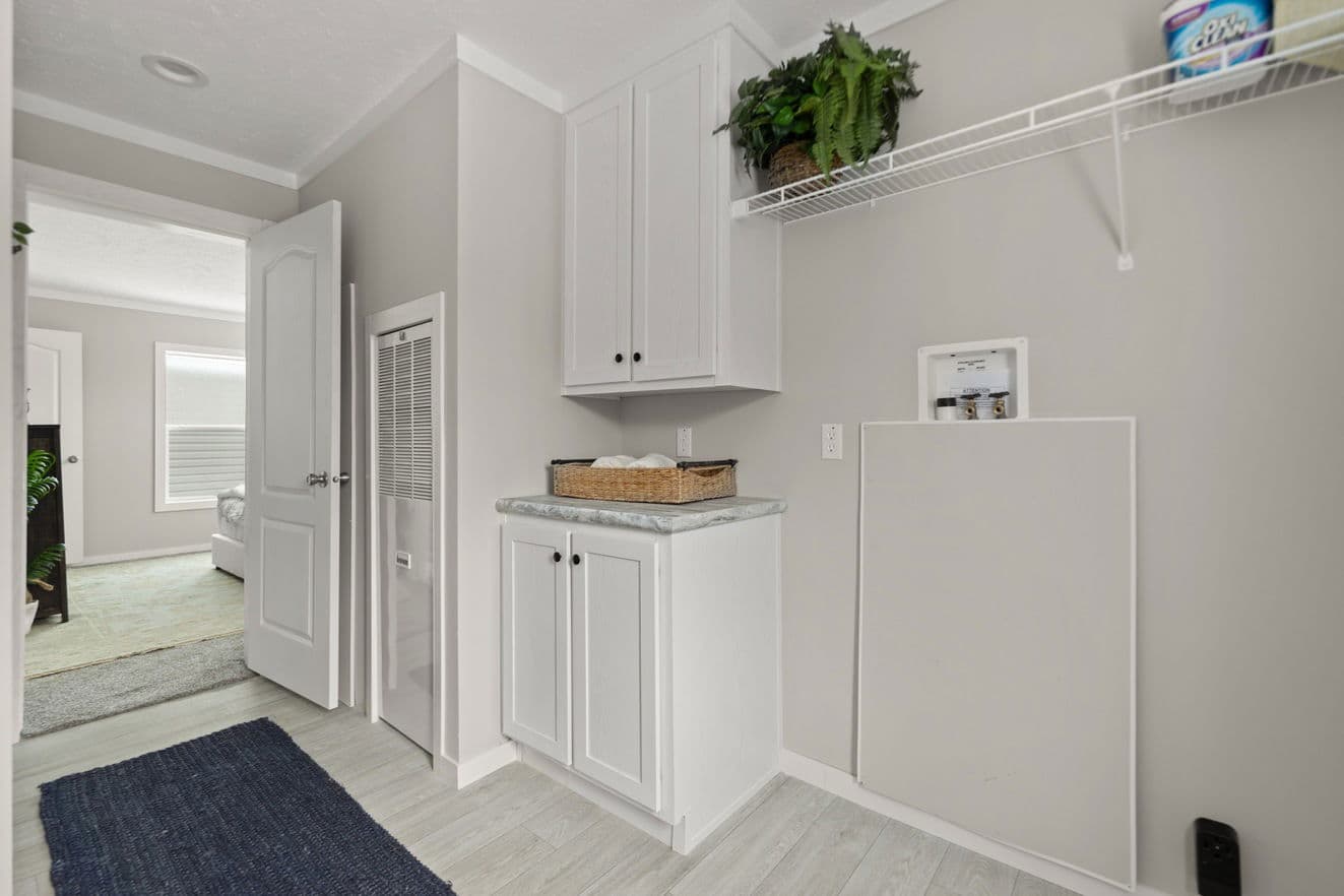 Escape 28443b interior home features