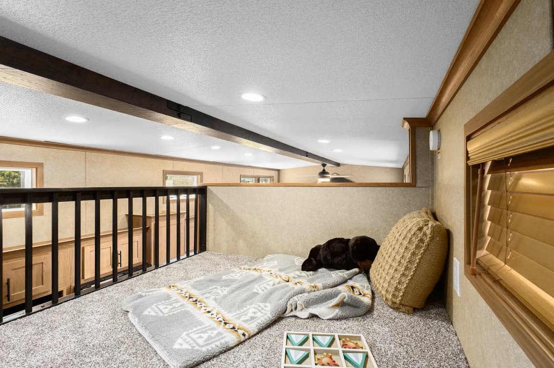 Island 5065 interior home features