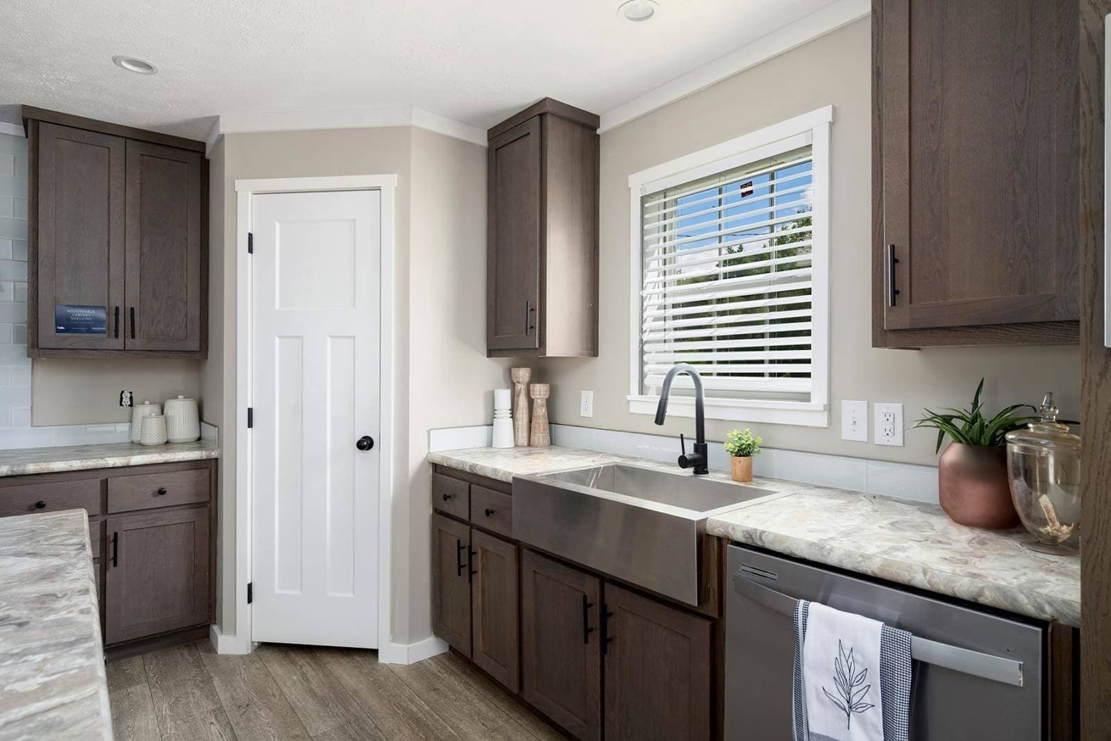 Pursuit kitchen home features