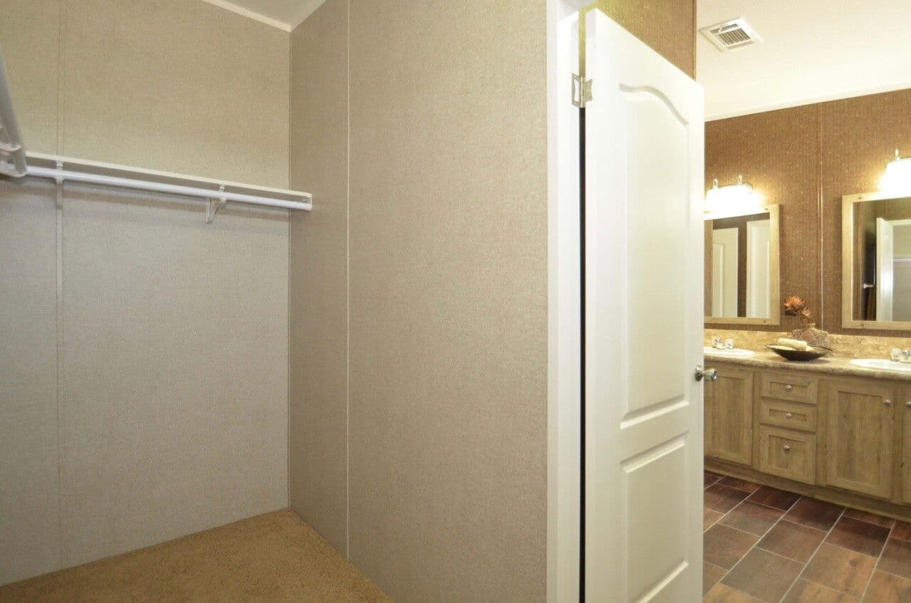 Kensington 28604k interior home features