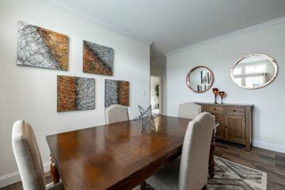 Ridgely interior home features