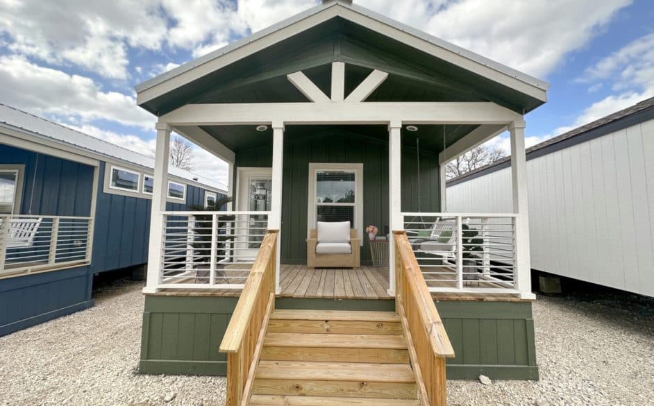 Starling d44ep8 elevation and exterior home features