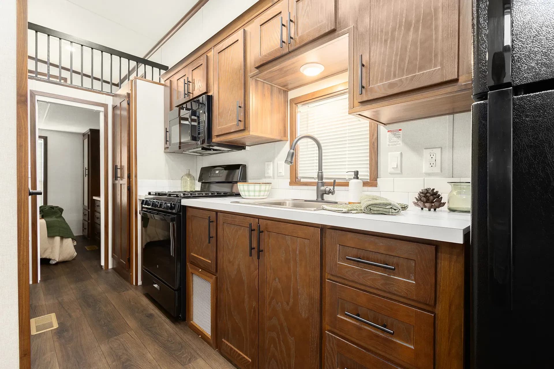 Canvas 7002wd kitchen home features