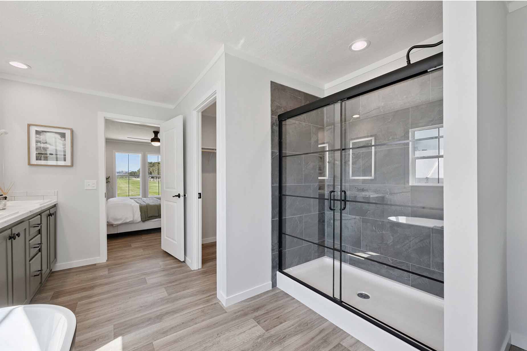 Axis 32563n bathroom home features