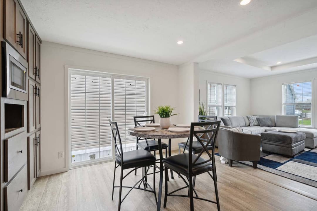 Encore interior home features