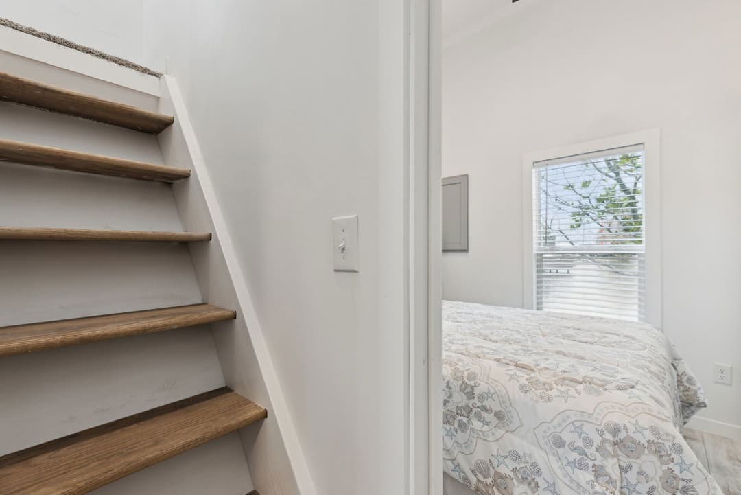 Aps 528-sl 070 interior home features