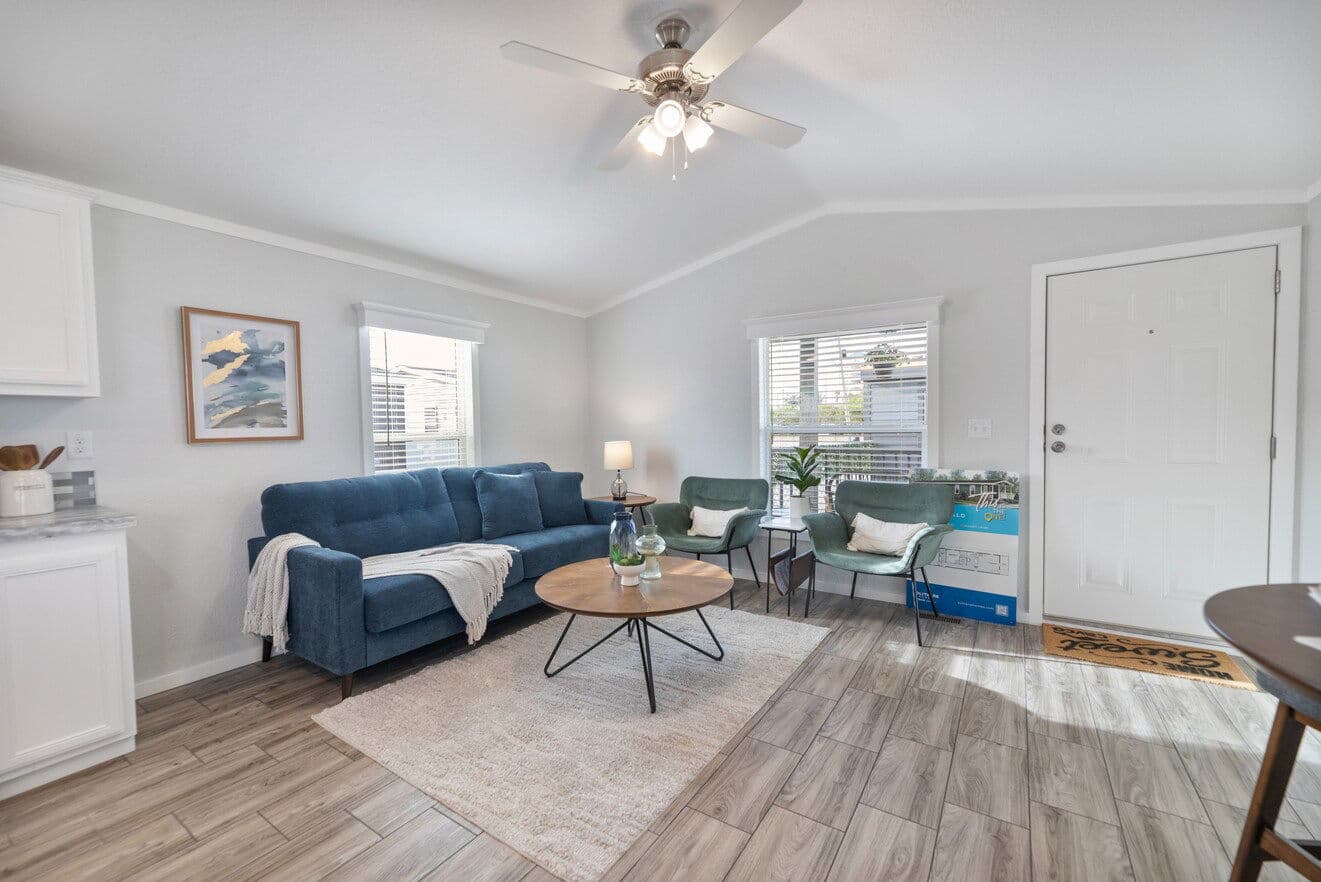 Emerald 16682a interior home features