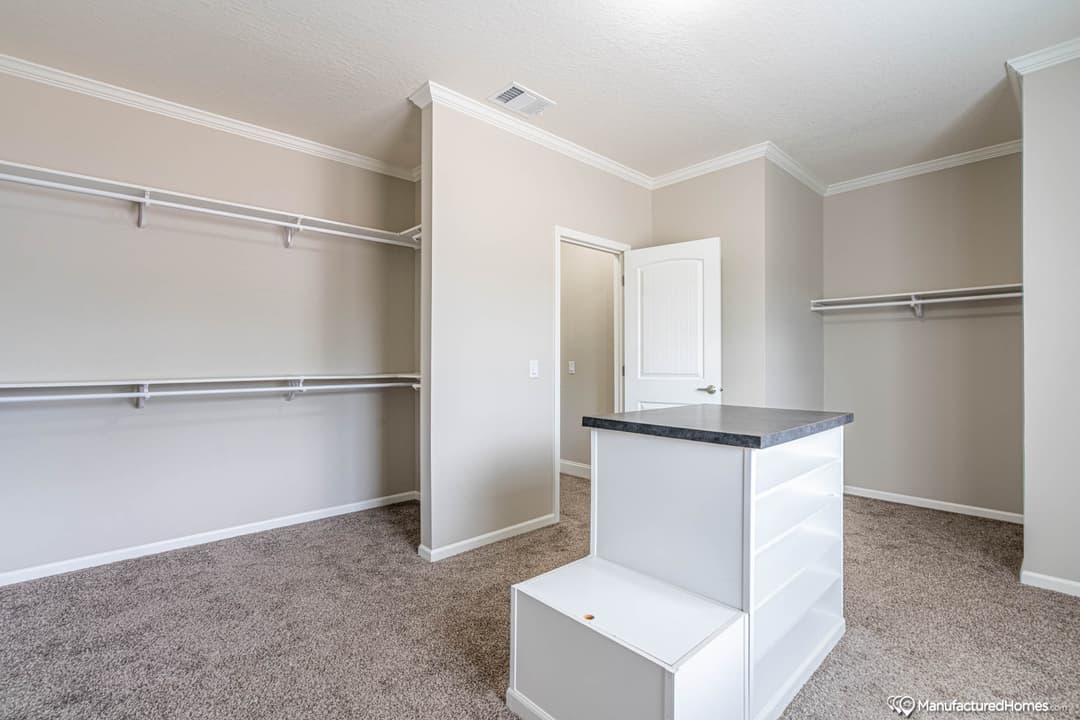 Ashley bedroom home features