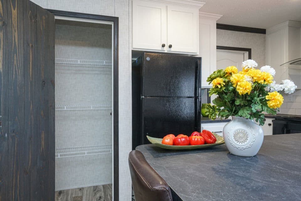 Pegasus 28483s kitchen home features