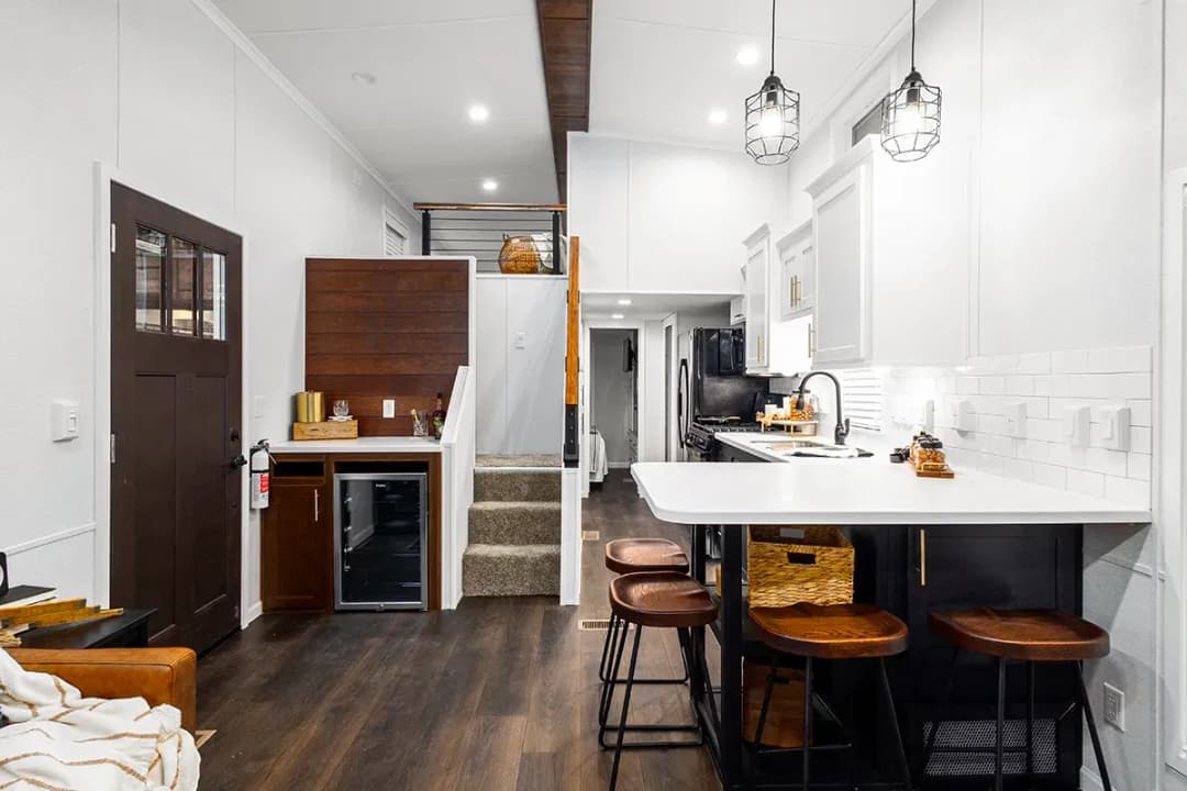 Eldorado 9043 interior home features