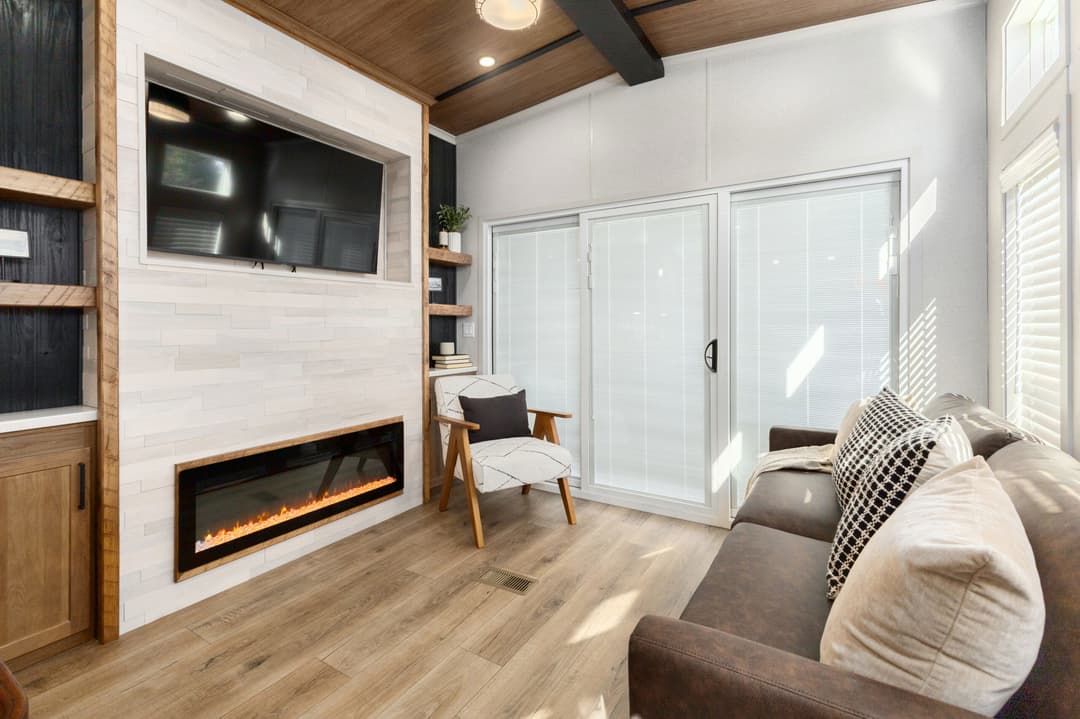 Eldorado 9051 interior home features