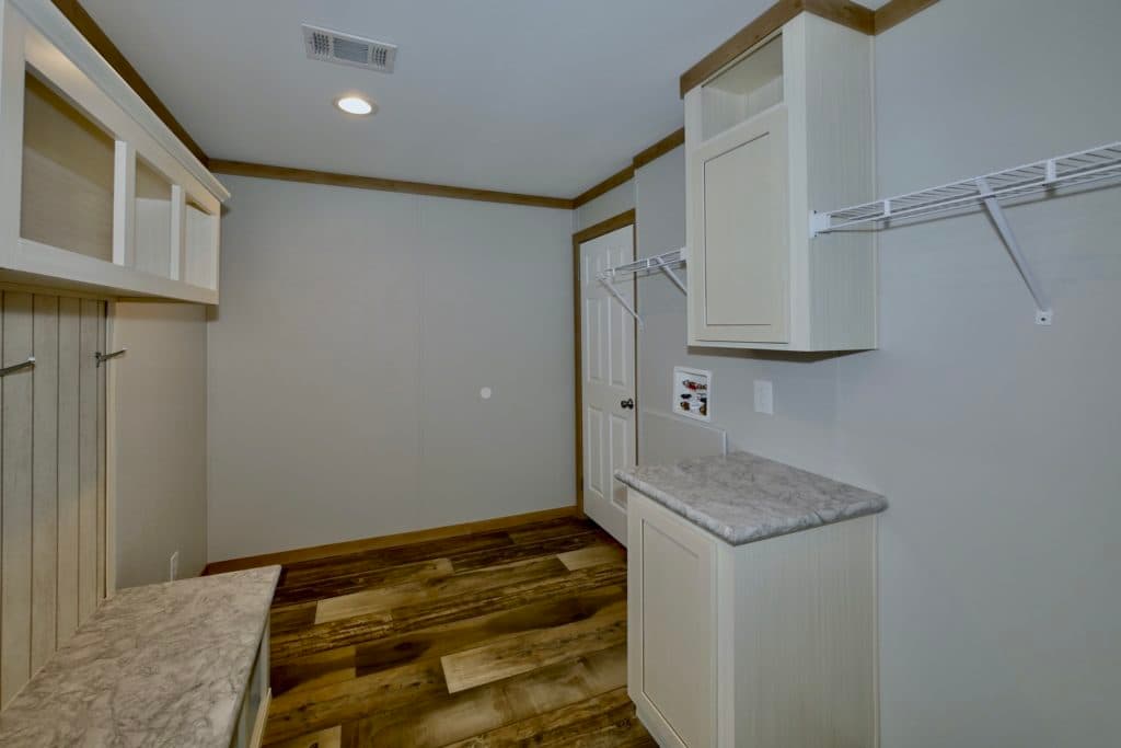 Mariana 9776 interior home features