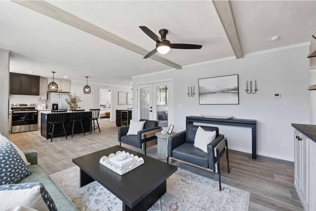 Axis 32563n interior home features