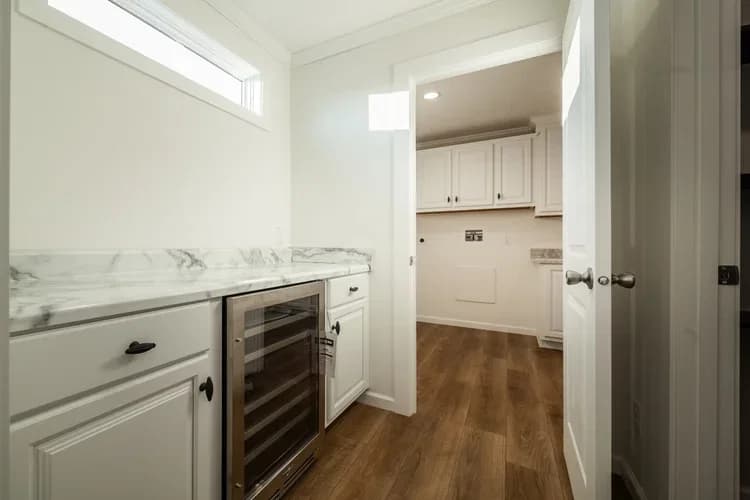 Wilson bend interior home features