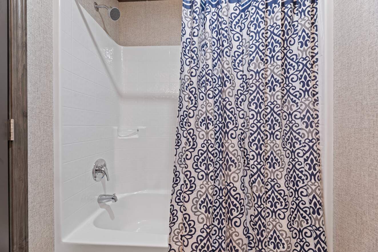 Eastman 24530 bathroom home features