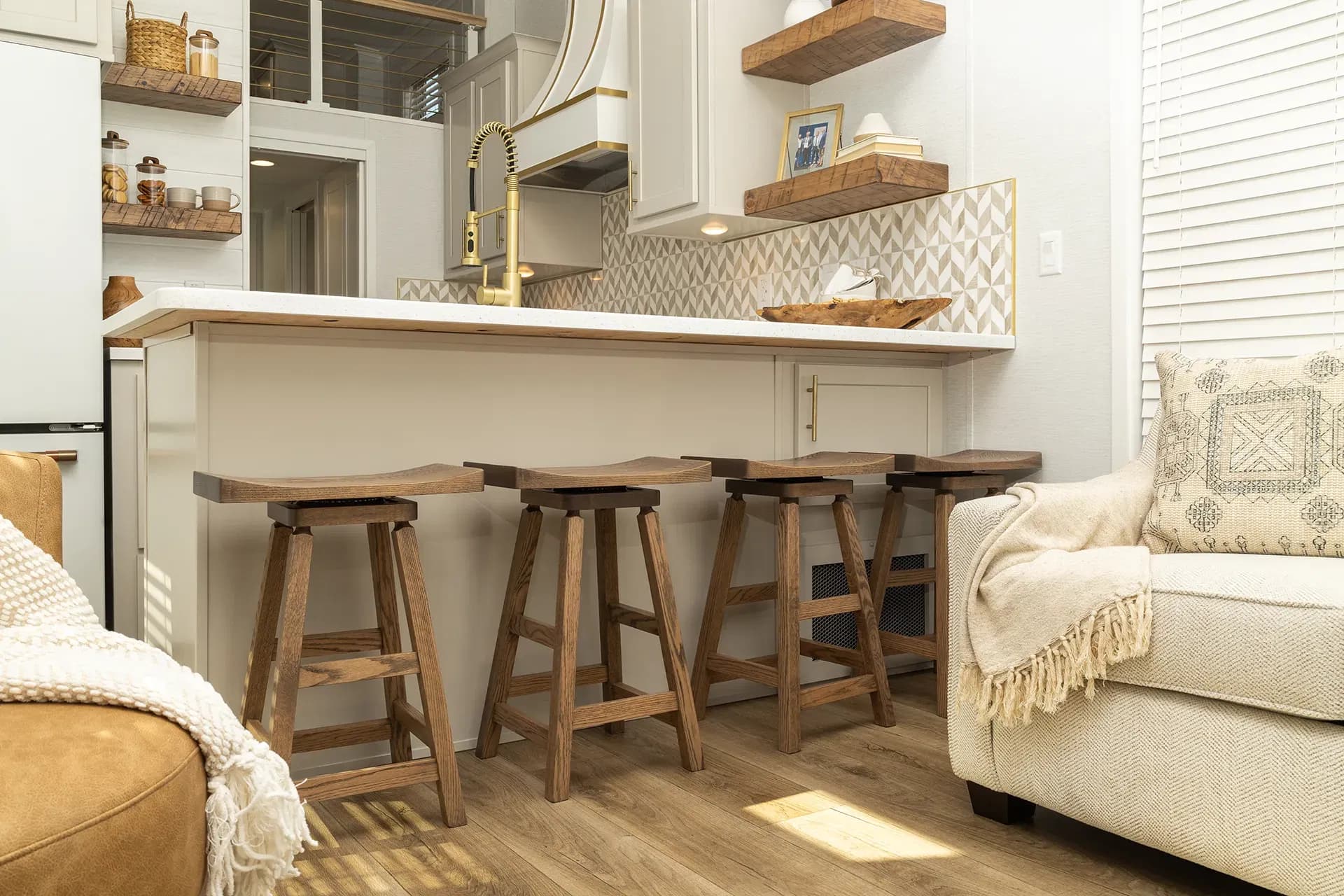 Eldorado 9081p interior home features