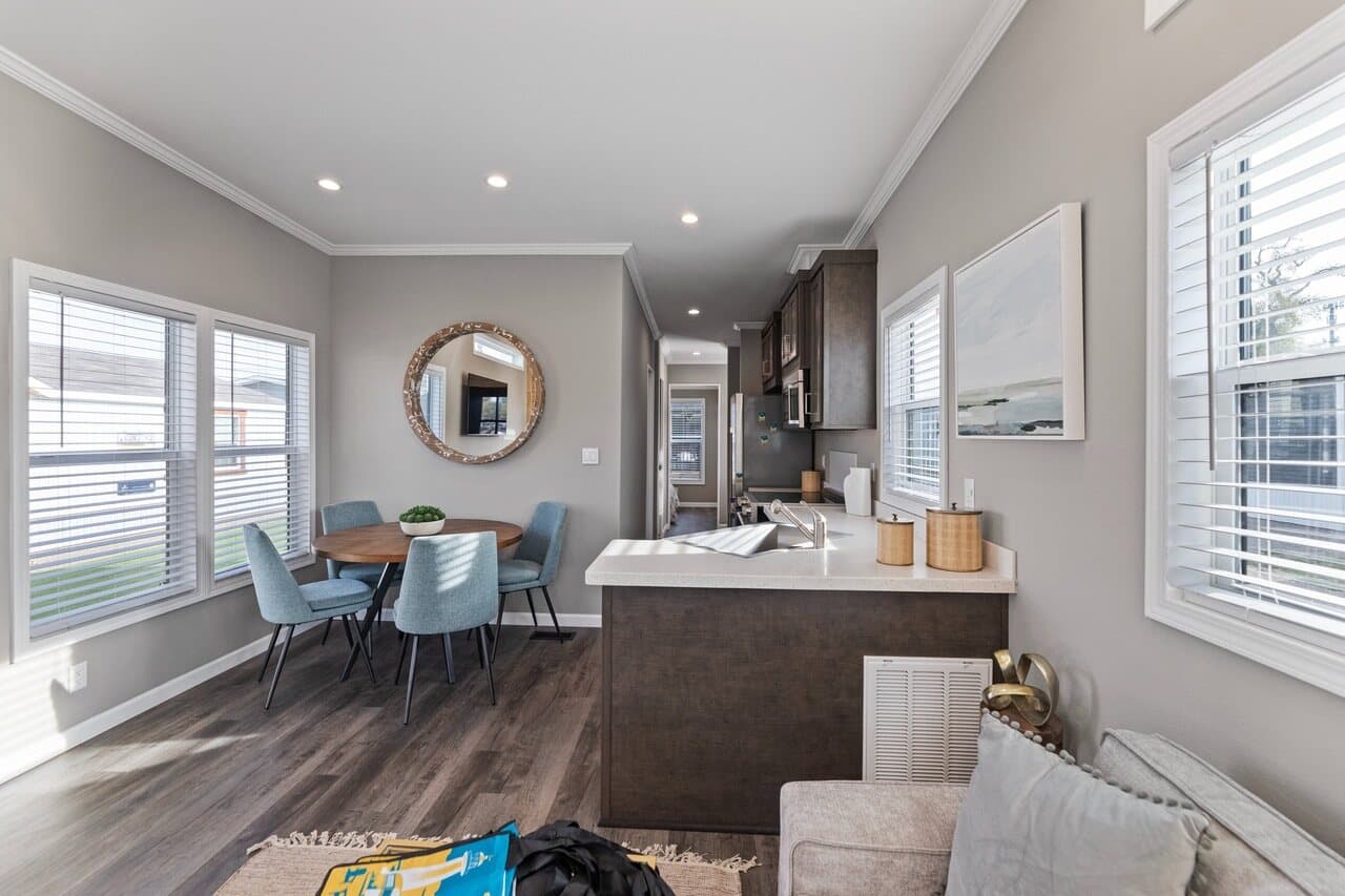 Wedge 13442s interior home features