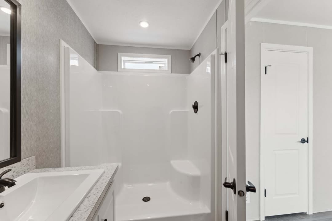 Calm 880 bathroom home features