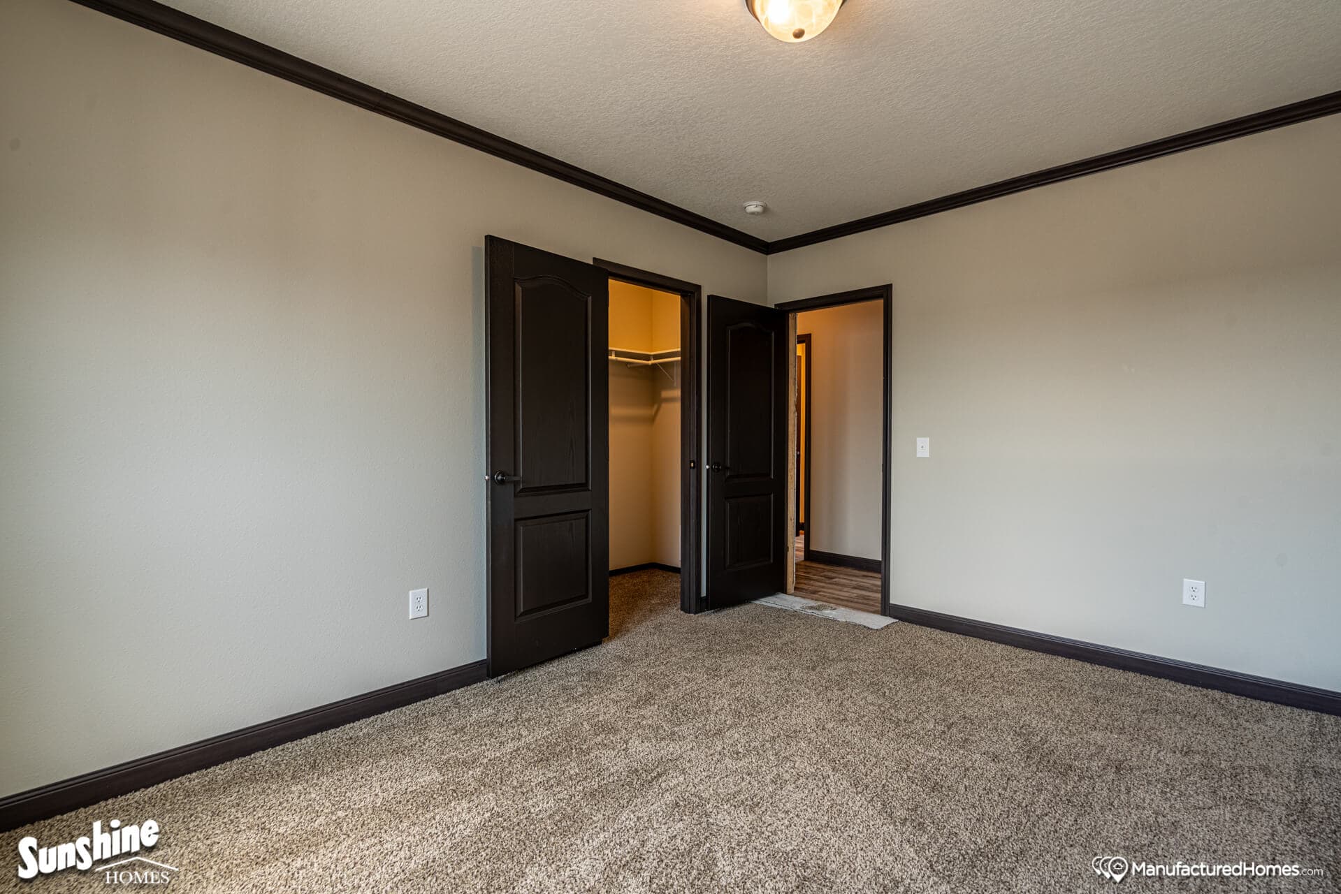 Pri3270-2050 bedroom home features