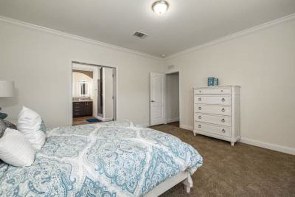 Ridgely bedroom home features