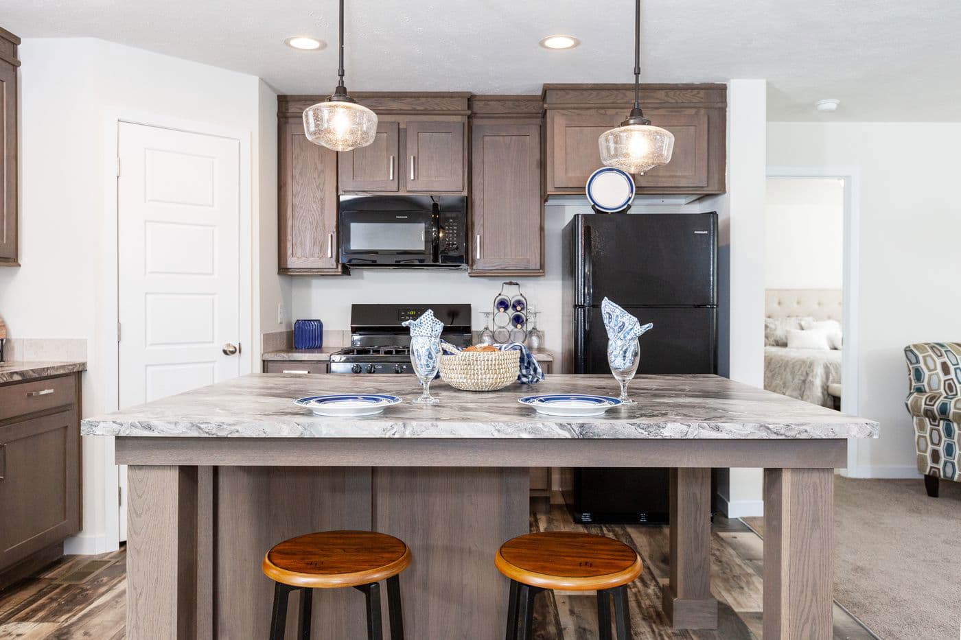 Somerset dr kitchen home features