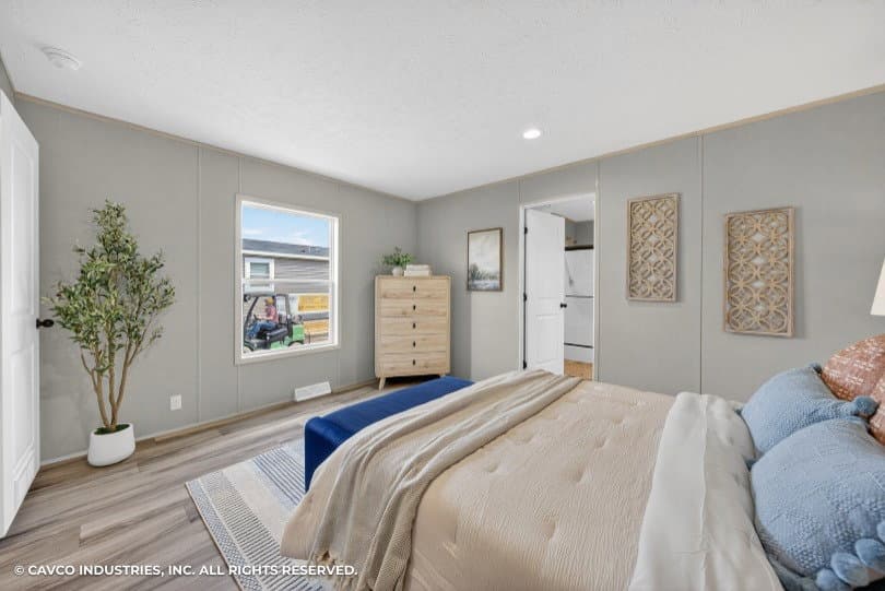 Exclamation 16763i bedroom home features