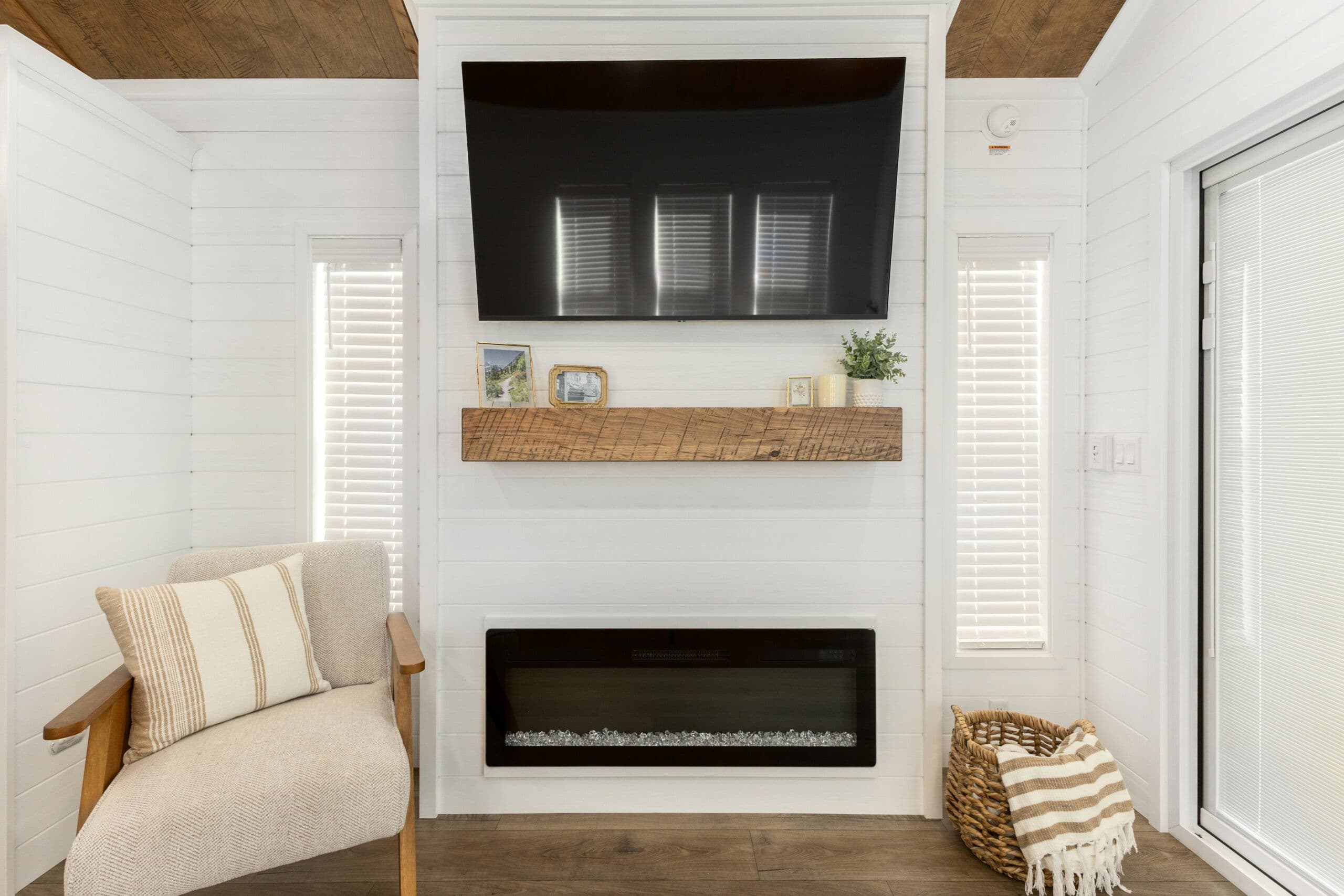 Eldorado 9101 interior home features