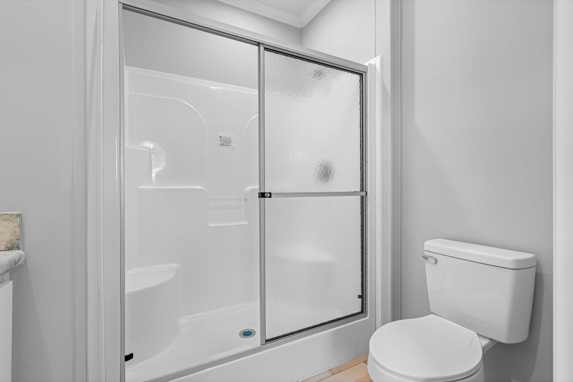 Daisy bathroom home features