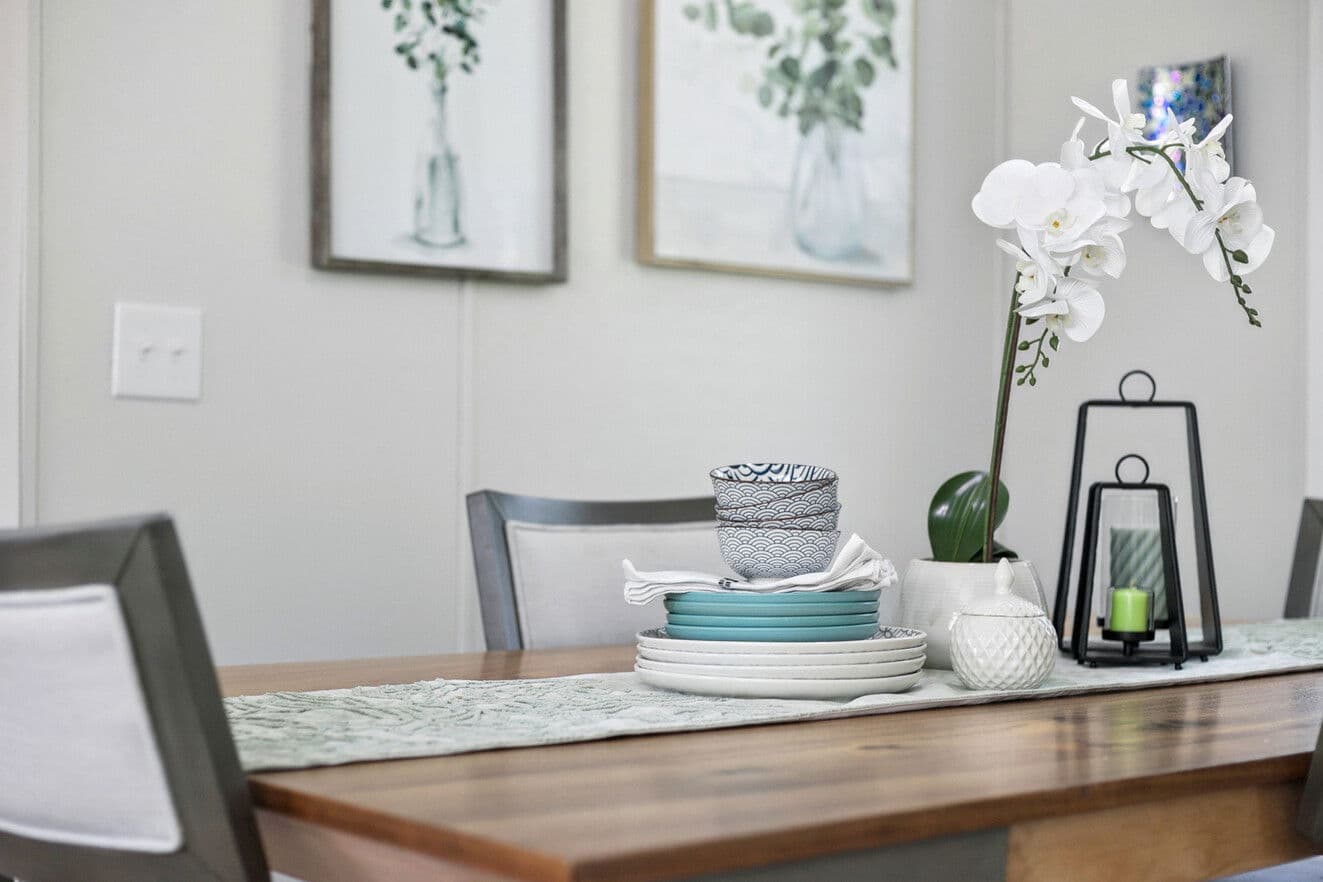 Valor 16763n interior home features