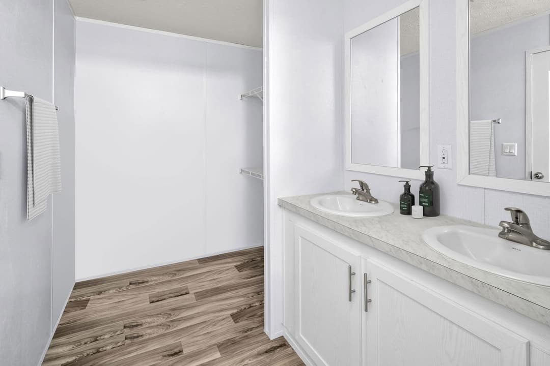 Valu maxx premier 16683e interior home features