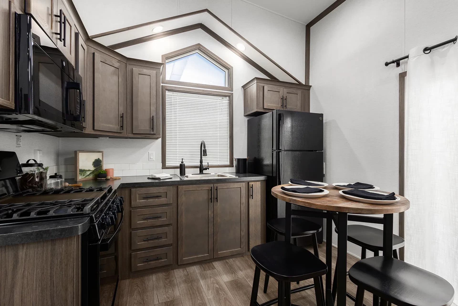 Canvas 7001 kitchen home features